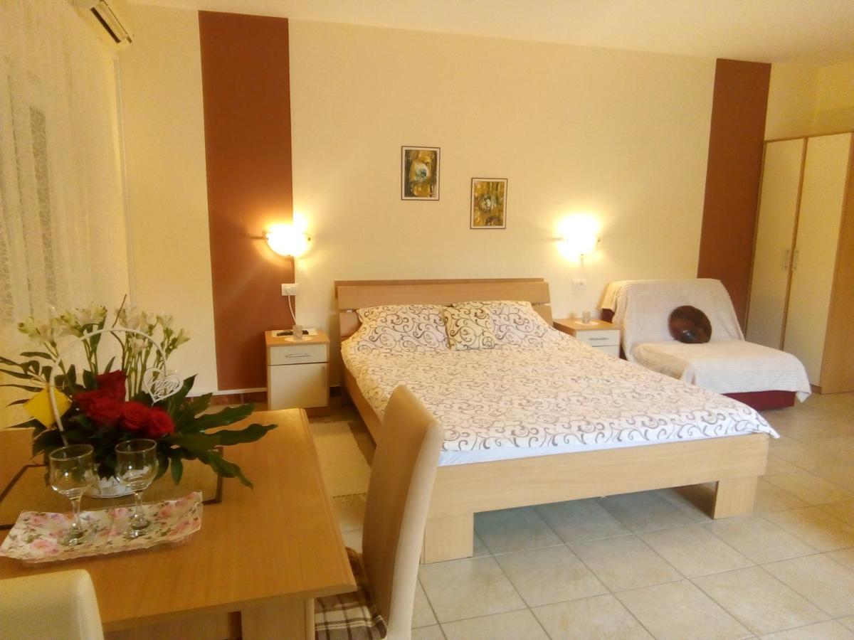 Apartment Vila Mm Srce Vrdnik Ngoại thất bức ảnh